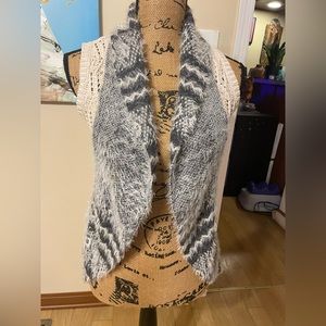 Sz M Vest by Max Studio